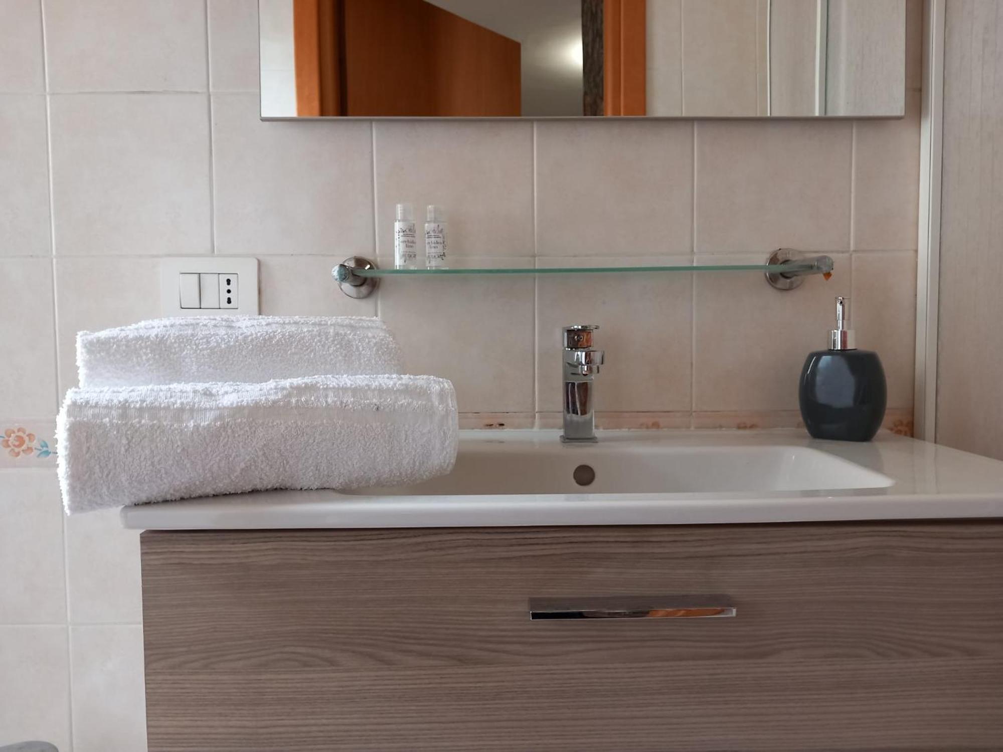 Baaria Porto Rooms Milazzo Bagian luar foto